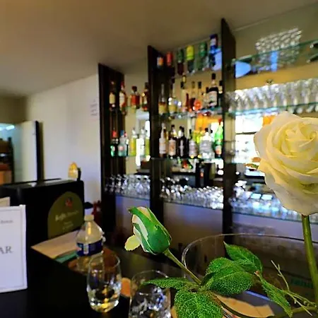 Le Renoir فندق سارلات