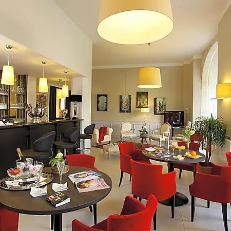 Le Renoir Hotel