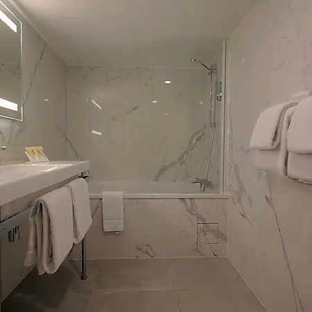 Le Renoir Hotel