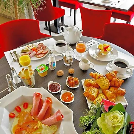 Le Renoir Hotel 3*