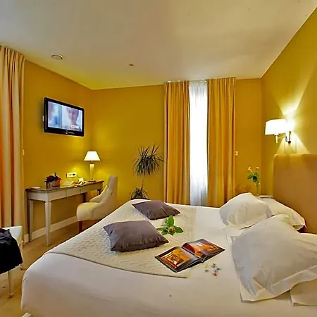Le Renoir Hotel