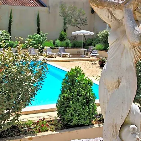 Le Renoir فندق